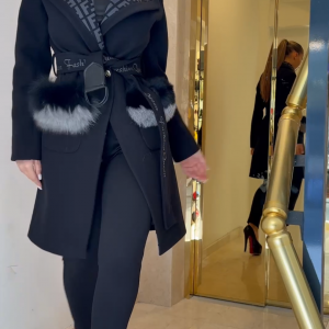 Abrigo Queen Fendi negro