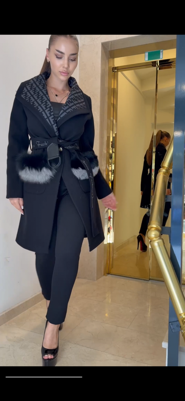 Abrigo Queen Fendi negro