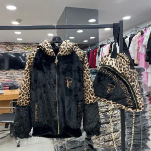 Abrigo + bolso animal print Paparazzi
