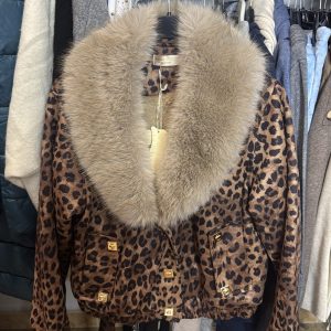 chaqueta ante animal print