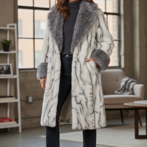 Abrigo blanco tipo visón